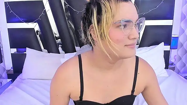 Snapshot of katya_kozlov chatting on March 16, 2025, 9:26 pm katya kozlov online show from March 16, 2025, 9:26 pm