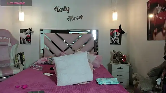 Karly moon online show from December 3, 2024, 7:43 am