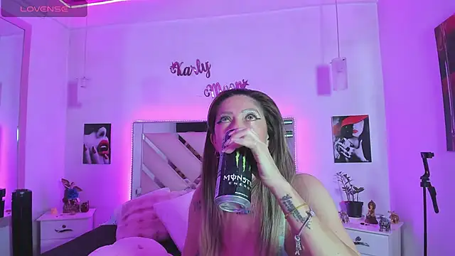 Snapshot of Karly_moon chatting on November 11, 2025, 11:38 pm Karly moon online show from November 11, 2025, 11:38 pm