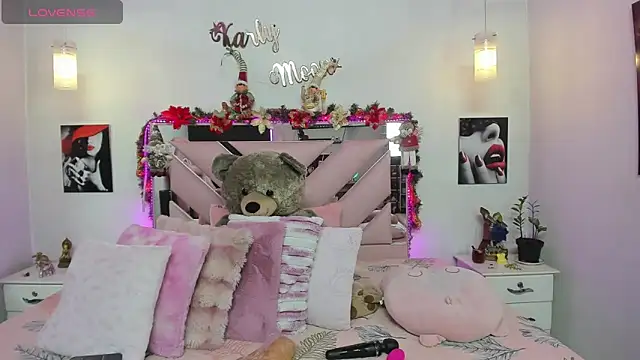 Snapshot of Karly_moon chatting on November 28, 2025, 11:07 pm Karly moon online show from November 28, 2025, 11:07 pm