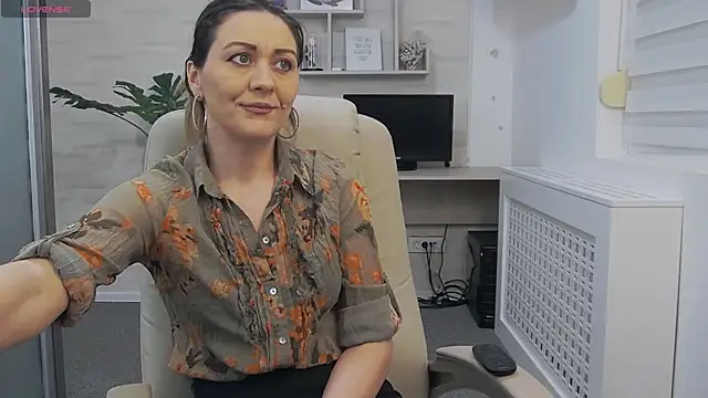 EllaMilf  online show from January 23, 2025, 12:41 pm