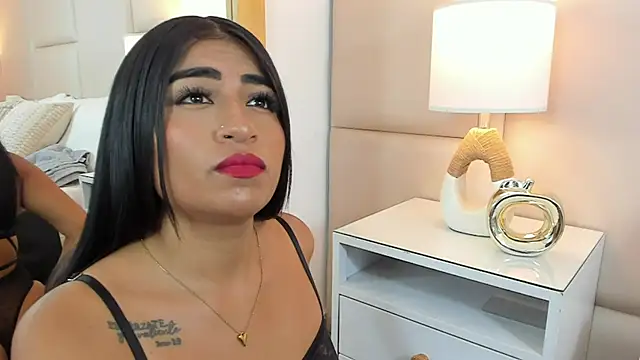 AntoniaRoss  online show from November 4, 2025, 2:16 pm