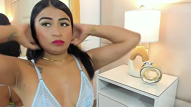 AntoniaRoss  online show from November 14, 2025, 12:59 pm