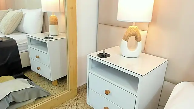 AntoniaRoss  online show from December 2, 2025, 2:01 pm