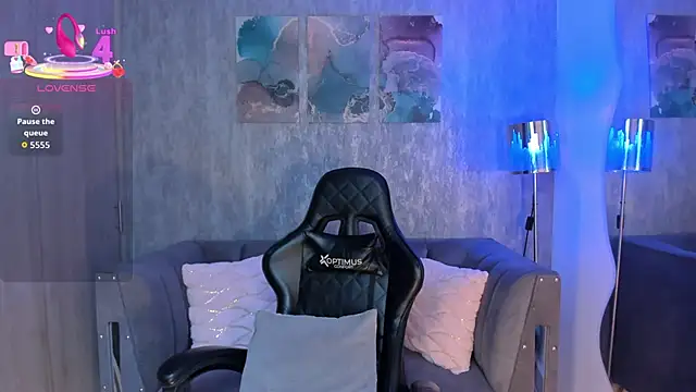 MelanieHudson  online show from October 15, 2025, 8:09 pm