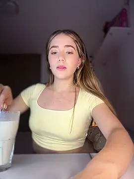 Snapshot of ShelbyHagen chatting on July 5, 2026, 1:56 am ShelbyHagen online show from July 5, 2026, 1:56 am