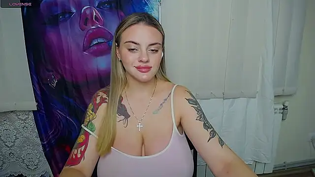 Lilia Moon online show from July 13, 2026, 6:38 am