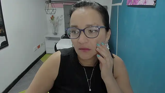 Snapshot of MarilynMiilf_ chatting on December 6, 2024, 1:51 am MarilynMiilf online show from December 6, 2024, 1:51 am