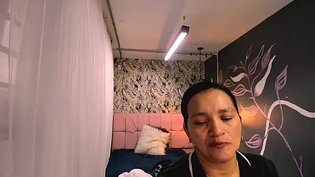 Snapshot of MarilynMiilf_ chatting on March 10, 2025, 7:18 pm MarilynMiilf online show from March 10, 2025, 7:18 pm