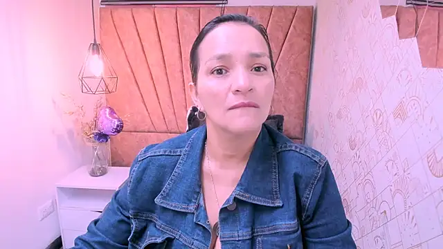 Snapshot of MarilynMiilf_ chatting on October 27, 2025, 7:29 pm MarilynMiilf online show from October 27, 2025, 7:29 pm