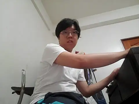 Snapshot of ksshp9502 chatting on September 16, 2025, 1:01 pm ksshp9502 online show from September 16, 2025, 1:01 pm