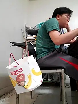 Snapshot of ksshp9502 chatting on October 5, 2025, 5:11 pm ksshp9502 online show from October 5, 2025, 5:11 pm