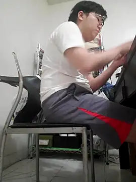 Snapshot of ksshp9502 chatting on December 3, 2025, 4:27 pm ksshp9502 online show from December 3, 2025, 4:27 pm