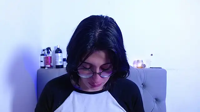 Snapshot of Red-moon1 chatting on March 20, 2025, 1:48 pm Red-moon1 online show from March 20, 2025, 1:48 pm