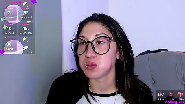 Snapshot of Red-moon1 chatting on November 23, 2025, 4:23 am Red-moon1 online show from November 23, 2025, 4:23 am