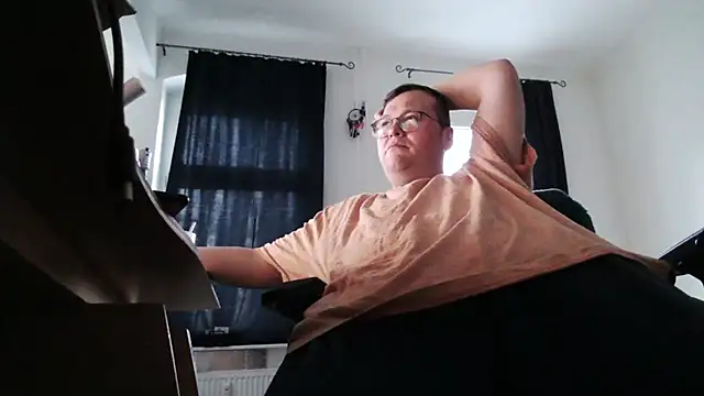 Snapshot of chubbysmallcock@xh chatting on February 3, 2026, 3:50 pm chubbysmallcockxh online show from February 3, 2026, 3:50 pm