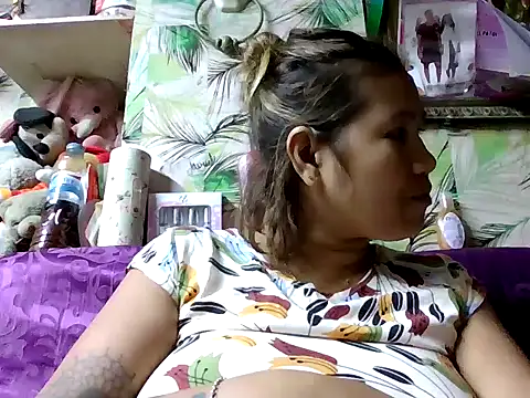 Snapshot of sweet_smile4u chatting on December 16, 2025, 12:43 pm sweet smile4u online show from December 16, 2025, 12:43 pm