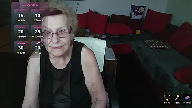 HeisseomaOriginal online show from November 14, 2025, 8:13 am