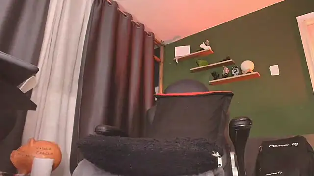 Snapshot of lamborginex chatting on February 21, 2026, 1:28 am lamborginex online show from February 21, 2026, 1:28 am