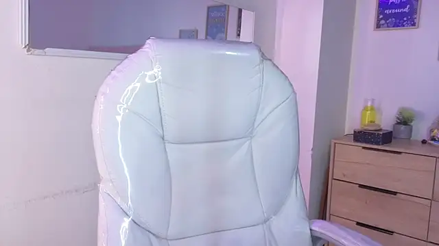 bluee hazell online show from April 10, 2026, 12:10 pm