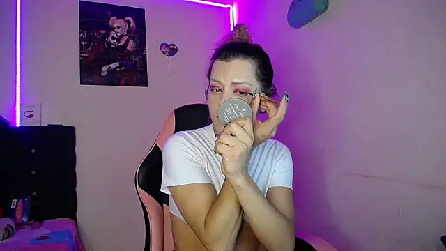 yuliana 19 online show from November 26, 2025, 9:54 am