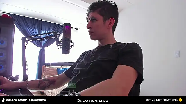 Snapshot of Headhunterdz chatting on November 1, 2025, 8:33 pm Headhunterdz online show from November 1, 2025, 8:33 pm