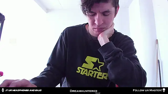 Snapshot of Headhunterdz chatting on December 14, 2025, 8:02 pm Headhunterdz online show from December 14, 2025, 8:02 pm