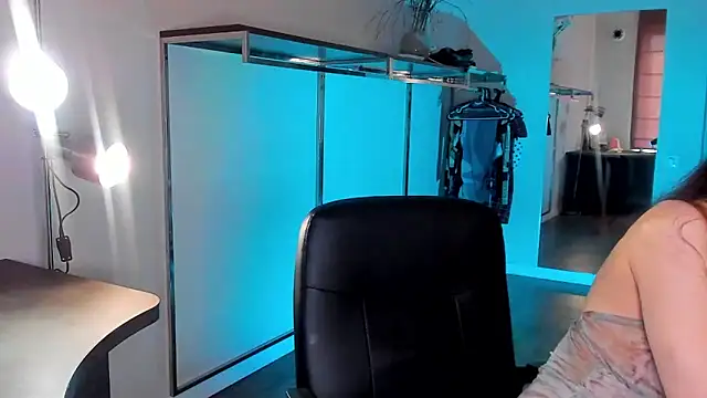 Mila Anders online show from March 27, 2026, 5:57 am