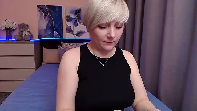 BlondPearl online show from July 6, 2026, 7:49 pm