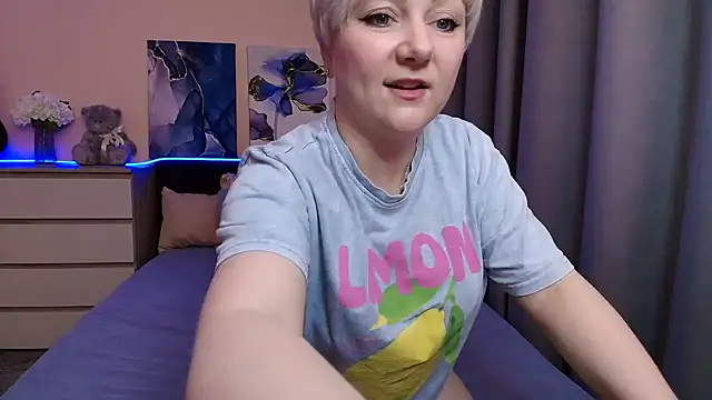 BlondPearl online show from July 16, 2026, 8:37 pm