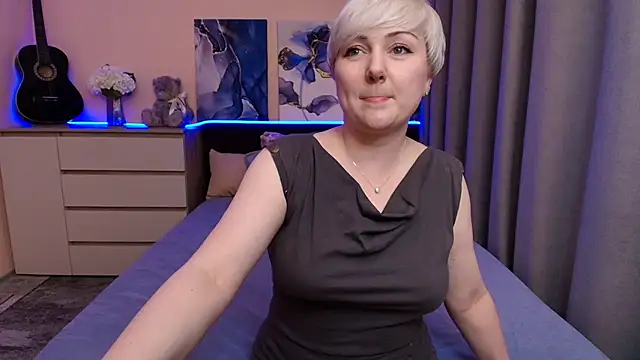 BlondPearl online show from July 28, 2026, 8:52 pm