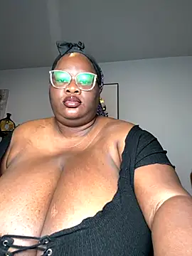 Snapshot of SexyHugeblackTitties chatting on November 17, 2025, 1:06 pm SexyHugeblackTitties online show from November 17, 2025, 1:06 pm
