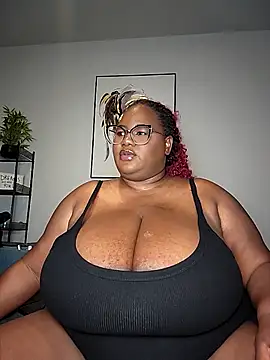 Snapshot of SexyHugeblackTitties chatting on December 16, 2025, 3:00 am SexyHugeblackTitties online show from December 16, 2025, 3:00 am