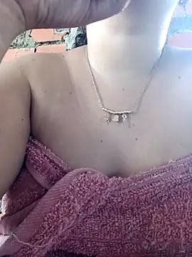 Snapshot of ValeriaSantos- chatting on February 9, 2026, 7:18 pm ValeriaSantos- online show from February 9, 2026, 7:18 pm