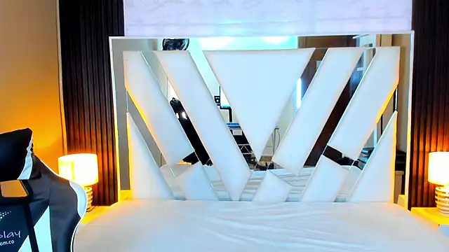 Linda4Petite online show from October 13, 2025, 6:08 pm