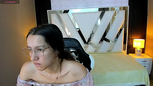 Snapshot of Linda4Petite chatting on January 5, 2026, 6:55 pm Linda4Petite online show from January 5, 2026, 6:55 pm