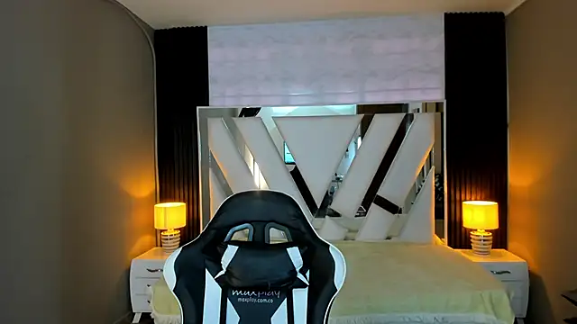 Snapshot of Linda4Petite chatting on January 12, 2026, 6:35 pm Linda4Petite online show from January 12, 2026, 6:35 pm