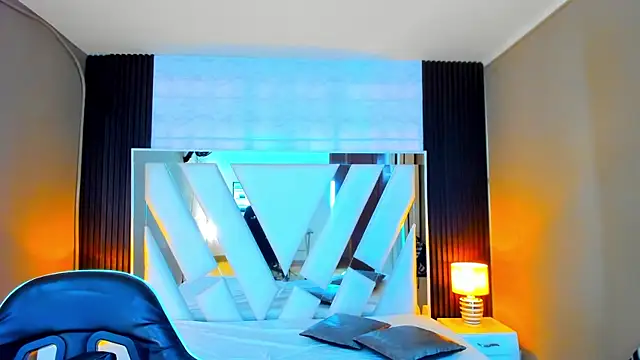 Snapshot of Linda4Petite chatting on January 17, 2026, 6:11 pm Linda4Petite online show from January 17, 2026, 6:11 pm