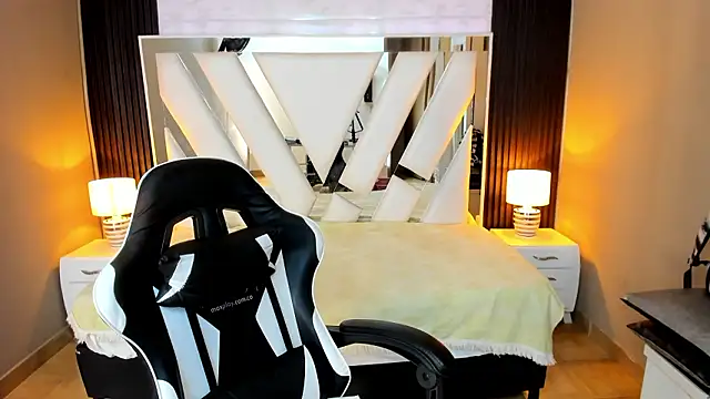 Snapshot of Linda4Petite chatting on January 31, 2026, 7:11 pm Linda4Petite online show from January 31, 2026, 7:11 pm