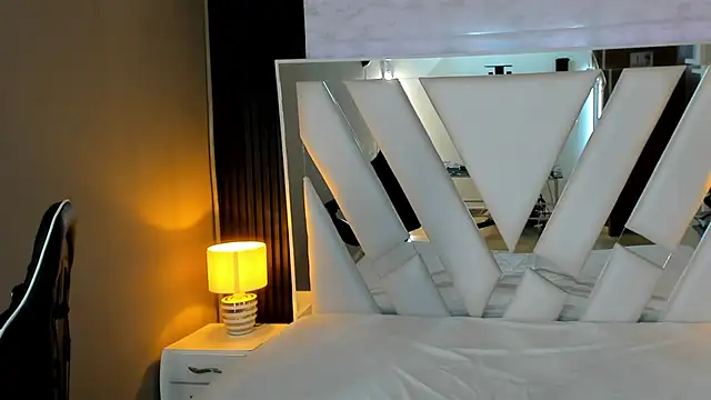 Snapshot of Linda4Petite chatting on February 2, 2026, 5:55 pm Linda4Petite online show from February 2, 2026, 5:55 pm