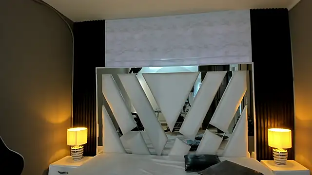 Snapshot of Linda4Petite chatting on February 4, 2026, 6:14 pm Linda4Petite online show from February 4, 2026, 6:14 pm