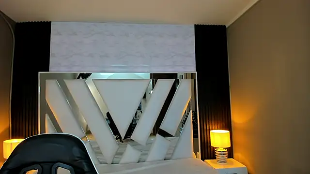 Snapshot of Linda4Petite chatting on February 7, 2026, 6:22 pm Linda4Petite online show from February 7, 2026, 6:22 pm