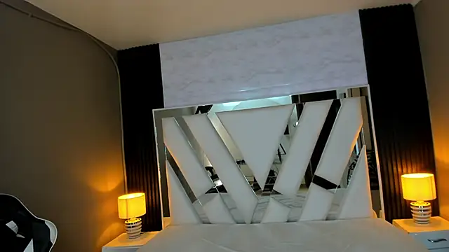 Snapshot of Linda4Petite chatting on February 10, 2026, 6:12 pm Linda4Petite online show from February 10, 2026, 6:12 pm