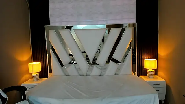 Snapshot of Linda4Petite chatting on February 11, 2026, 6:13 pm Linda4Petite online show from February 11, 2026, 6:13 pm