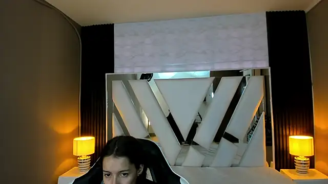 Snapshot of Linda4Petite chatting on February 15, 2026, 1:31 pm Linda4Petite online show from February 15, 2026, 1:31 pm