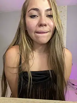 Snapshot of NatashaCruz- chatting on December 16, 2024, 10:03 pm NatashaCruz- online show from December 16, 2024, 10:03 pm