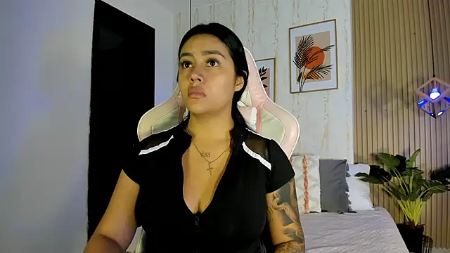 CameronCollins  online show from November 6, 2025, 7:26 pm