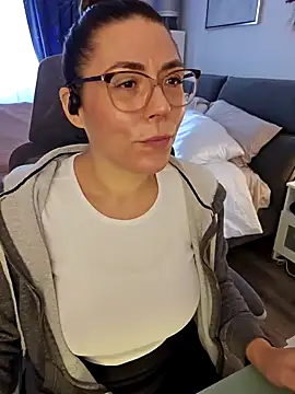 Snapshot of Ellie-L-Elizabeth chatting on December 10, 2024, 3:44 pm Ellie-L-Elizabeth online show from December 10, 2024, 3:44 pm