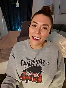 Snapshot of Ellie-L-Elizabeth chatting on December 16, 2024, 2:36 am Ellie-L-Elizabeth online show from December 16, 2024, 2:36 am