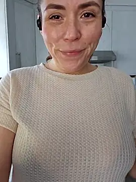 Snapshot of Ellie-L-Elizabeth chatting on February 14, 2025, 9:21 pm Ellie-L-Elizabeth online show from February 14, 2025, 9:21 pm